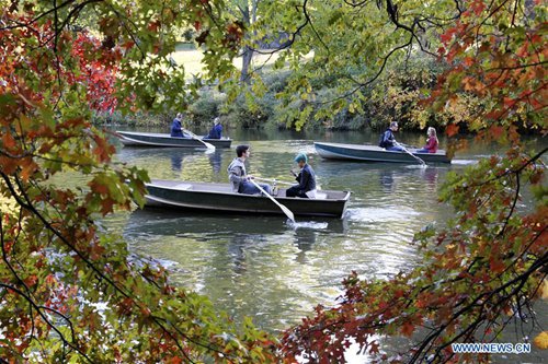 People paddle on boats in a lake at the Central Park in New York, the United States, Nov. 4, 2016. As autumn comes, the colorful autumn leaves bring the park a beautiful scenery. (Xinhua/Wang Ying) 