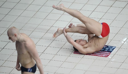 Troy Dumais (R) of the United States warms up during the men's 3m springboard semifinal at the FINA Diving World Series 2013 held at the Aquatics Center, in Beijing, capital of China, on March 16, 2013. (Xinhua/Tao Xiyi)