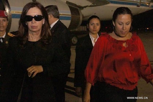  Image provided by People's Ministry of Foreign Affairs of Venezuela, shows Argentine President Cristina Fernandez (L), arriving at Caracas city, capital of Venezuela, on March 6, 2013. Venezuelan President Hugo Chavez died of cancer on March 5. (Xinhua/People's Ministry of Foreign Affairs of Venezuela) 