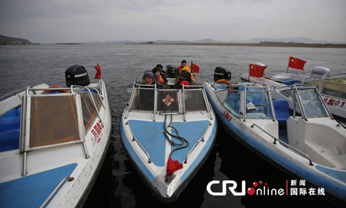 Chinese tourists travel on the Yalu River which runs between China's Liaoning Province and North Korea on April 6. Photo: CFP/CRI