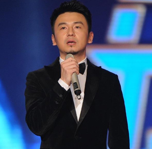 Actor Lei Jiayin, winner for Best Actor, speaks during the closing ceremony of the Changchun Film Festival in Changchun, Northeast China's Jilin Province, August 25, 2012. The six-day Changchun Film Festival was attended by renowned film directors, playwrights, actors and actresses, composers and officials from the Chinese mainland as well as Hong Kong, Taiwan and Macao. China Changchun Film Festival has been held every two years since it was launched in 1992. Photo: Xinhua