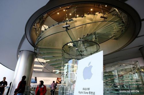 Photo taken on October 18, 2012 shows the exterior view of the new store of Apple Inc. on Wangfujing Street in Beijing, China's capital. The new store, which will reportedly be the largest Apple store in Asia, is expected to open on October 20. Photo: Xinhua 