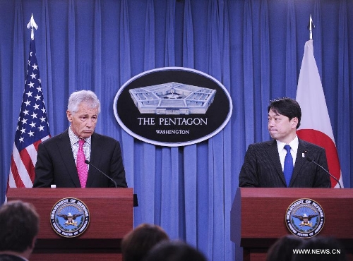 U.S. Defense Secretary Chuck Hagel (L) attends a press conference with his Japanese counterpart Itsunori Onodera following their meeting at the Pentagon in Washington D.C., capital of the United States, April 29, 2013. (Xinhua/Wang Yiou) 