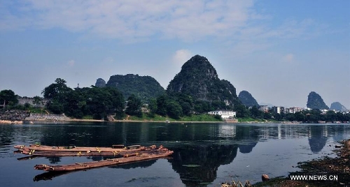 Photo taken on Aug. 2, 2011 shows the landscape scenery in Guilin, south China's Guangxi Zhuang Autonomous Region. Guilin, a famous tourist resort, boasts various Karst land features. (Xinhua/Mu Yi) 