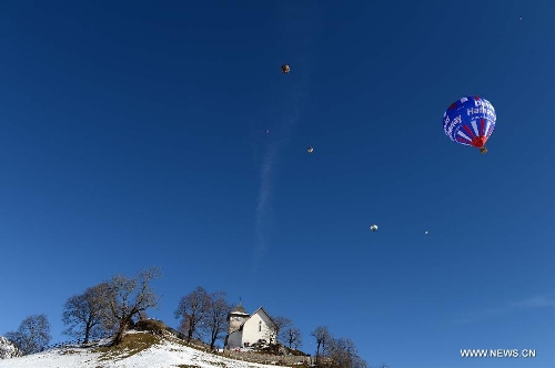 Balloons take off at the 35th International Ballon Festival in Chateau-d'Oex, Switzerland, Jan. 26, 2013. The 9-day ballon festival kicked off here on Saturday with the participation of over 80 balloons from 15 countries and regions. (Xinhua/Wang Siwei) 