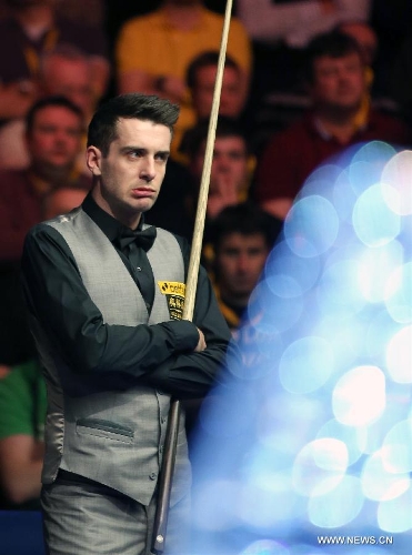 England's Mark Selby reacts during the Masters Snooker final against Neil Robertson of Australia in London, Britain, Jan. 20, 2013. (Xinhua/Yin Gang) 