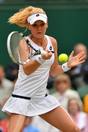 Agnieszka Radwanska returns to Li Na during their women's singles quarterfinal match at the 2013 Wimbledon Championships on Tuesday. Photo: IC