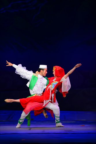 Traditional Hui dances from Ningxia Hui Autonomous Region are part of the Ningxia Culture Week. Photos: Courtesy of the organizers