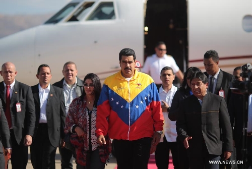 Image provided by Venezuela's Presidency shows Venezuelan President, Nicolas Maduro (C), reacting at his arrival to Cochabamba, Bolivia, on July 4, 2013. Nicolas Maduro arrived to Bolivia to assist to the urgent meeting of the Union of South American Nations (UNASUR, by its Spanish acronym). (Xinhua/Venezuela's Presidency) 