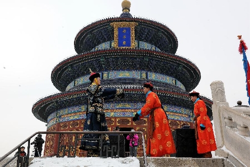 Performers dressed in costumes of the Qing Dynasty (1644-1911) act during a rehearsal of a performance presenting the ancient royal ritual to worship heaven at the Temple of Heaven in Beijing, capital of China, Feb. 5, 2013. The Temple of Heaven, used to be the imperial sacrificial altar in ancient China, will witness the heaven worship performance during the upcoming Spring Festival holiday. The Spring Festival, or the Chinese Lunar New Year, falls on Feb. 10 this year. (Xinhua/He Junchang) 