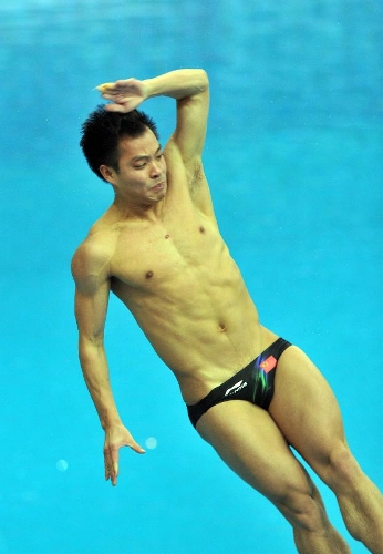 He Chong of China competes during the men's 3m springboard final at the FINA Diving World Series 2013 held at the Aquatics Center, in Beijing, capital of China, on March 16, 2013. He Chong took the 2nd place with 521.50 points. (Xinhua/Li Wen)