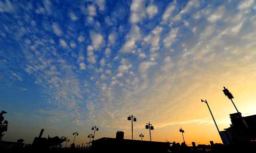 Photo taken on Oct. 12, 2012 shows altocumulus translucidus clouds in the sky of Suzhou, east China's Jiangsu Province. Altocumulus translucidus clouds scenery appeared in Suzhou on Friday as a cold front hit the area. Photo: Xinhua