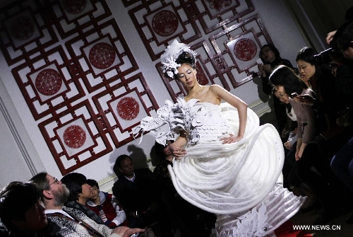 A model displays a creation by Chinese designer Xu Ming at Chinese Cultural Center in Paris, France, Feb. 25, 2013. (Xinhua/Gao Jing) 