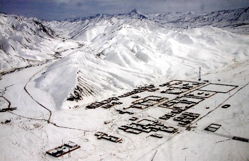 Photo taken on Jan. 21, 2013 shows the snow scenery of Yumen City, northwest China's Gansu Province. (Xinhua/Wan Zongping) 