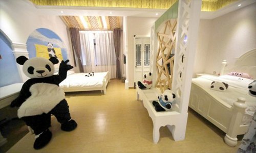 The first panda-themed hotel in the world was opened Tuesday at the foot of Mount Emei in Sichuan Province. Pandas are everywhere from sculptures and paintings to room motifs.Photos: Chinanews.com