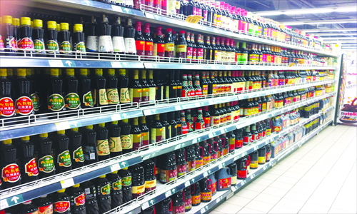 The seemingly endless variety of sauces and oils found in Chinese grocery stores can unnerve even the most confident Western cook. Photo: Peter Chorba