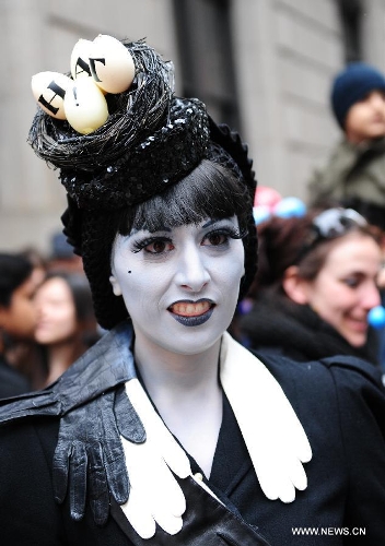 A lady with a bonnet in the shape of a nest takes part in the annual Easter Bonnet Parade in Manhattan of New York, the United States, March 31, 2013. With a history of more than 100 years, the New York Easter Bonnet Parade is held annually on the 5th Avenue near the Saint Patrick's Cathedral. Adults, children and even pets in creative colorful bonnets and outfits participate in the event, which also attract thousands of New York residents and tourists. (Xinhua/Deng Jian) 