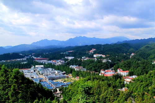 Located in the Luoxiao Mountains, Jinggang Mountain is the 