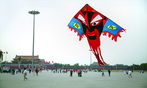 Kites may open you up to new vistas of Beijing's cityscapes. Photos: CFP 2