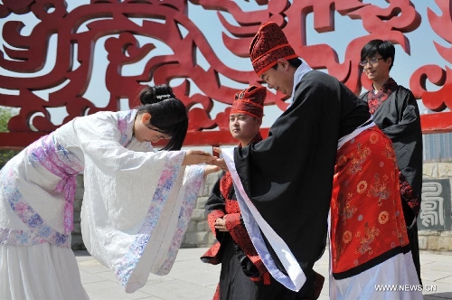 People fond of the Han Chinese culture perform at a sacrificial ceremony for Qu Yuan, a patriotic poet during the Warring State Period (475-221 BC), during a celebration activity of the Dragon Boat Festival, in Lanzhou, capital of northwest China's Gansu Province, June 12, 2013. Wednesday marks the Dragon Boat Festival, a festival which falls on May 5 each year in lunar calendar in China. Local residents in Lanzhou held a series of celebration activities by the riverside of the Yellow River on this day. (Xinhua/Chen Bin) 