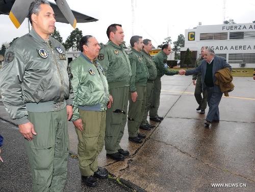 Image provided by Uruguay's Presidency shows President of Uruguay Jose Mujica (R) greeting before his visit to Bolivia, in Montevideo, Uruguay, on July 4, 2013. Jose Mujica left for Bolivia to attend the emergency meeting of the Union of South American Nations (UNASUR, by its acronym in Spanish). (Xinhua/Uruguay's Presidency)