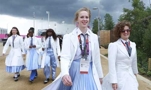 Performers are going to the Olympic Park for rehearsal in London. Photo: Xinhua 