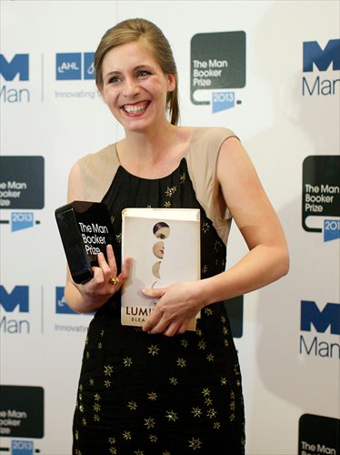 Eleanor Catton grins Tuesday with her winning book <em>The Luminaries</em> after the announcement of the Man Booker prize for fiction. Photo: CFP