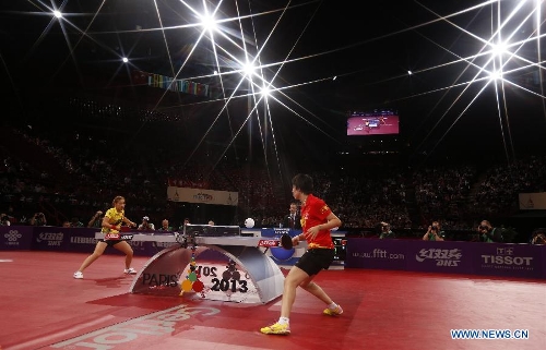  Li Xiaoxia of China competes during the final of women's singles against her teammate Liu Shiwen at the 2013 World Table Tennis Championships in Paris, France on May 19, 2013. Li won 4-2 to claim the title. (Xinhua/Wang Lili) 