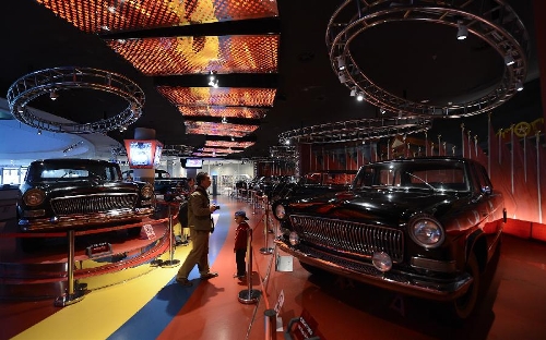 Visitors watch cars displayed in the Beijing Auto Museum in Beijing, capital of China. Beijing Auto Museum, a museum aimed at the promotion of auto culture, was awarded the National 4A tourist attraction on Sunday. (Xinhua/Qi Heng)  