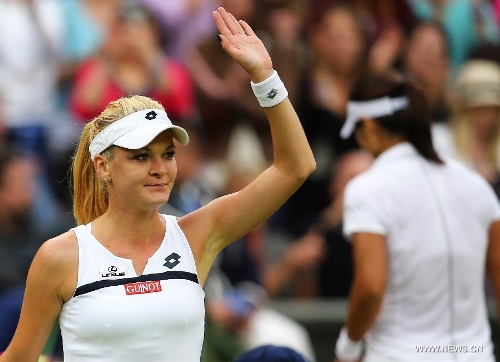 Agnieszka Radwanska (L) of Poland reacts after the quarterfinal of women's singles against Li Na of China on day 8 of the Wimbledon Lawn Tennis Championships at the All England Lawn Tennis and Croquet Club in London, Britain on July 2, 2013. Agnieszka Radwanska won 2-1. (Xinhua/Yin Gang)  