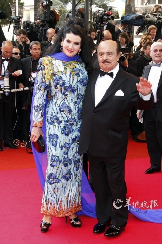 Adnan Khasoggi and Soraya $874 million (Photo source:ycwb.com)