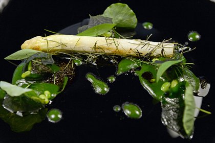 World-famous chef Wojciech Modest Amaro prepares a dish at his restaurant Atelier Amaro in Warsaw in May. Photo: AFP 