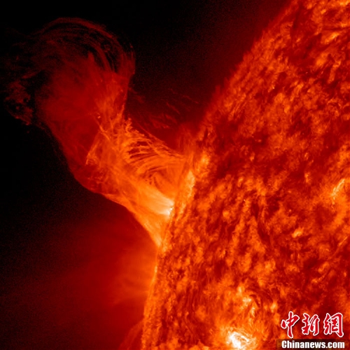 A solar eruption gracefully rose up from the sun on Dec. 31, 2012, twisting and turning. Magnetic forces drove the flow of plasma, but without sufficient force to overcome the sun’s gravity much of the plasma fell back into the sun.The length of the eruption extends about 160,000 miles out from the Sun. With Earth about 7,900 miles in diameter, this relatively minor eruption is about 20 times the diameter of our planet.   (Source: Chinanews.com / NASA) 