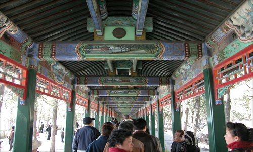 Main: The Long Corridor's Chinese color paintings at the Summer Palace Inset: Suzhou-style painting patterns. Photos: CFP, IC 