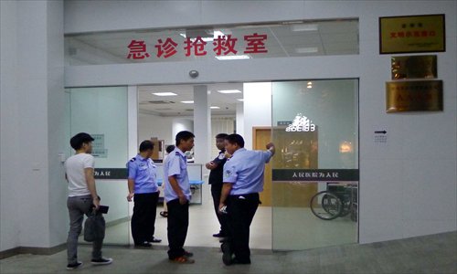 Security guards in front of the intensive care unit of a hospital. Photo: IC  