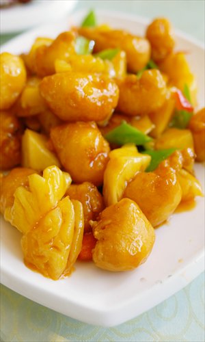 Sweet-and-sour pork with pineapple Photos: CFP