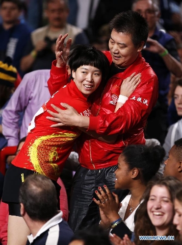  Li Xiaoxia of China celebrates with her coach Li Sun after winning the final of women's singles against her teammate Liu Shiwen at the 2013 World Table Tennis Championships in Paris, France on May 19, 2013. Li won 4-2 to claim the title. (Xinhua/Wang Lili) 