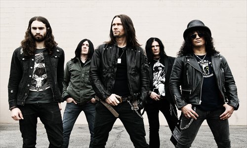 Slash's (right) Shanghai concert is part of a world tour with Myles Kennedy (middle), and Slash's own band, The Conspirators.Photo: Courtesy of Mercedes-Benz Arena