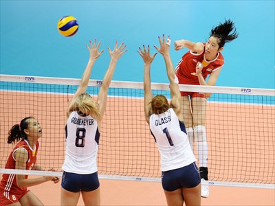 China's Zhu Ting spikes the ball during the match against the US at the 2013 FIVB World Grand Prix Finals on Friday in Sapporo, Japan. Photo: CFP