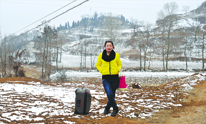 Chen Meili leaves her hometown to find a job. Photo: CFP