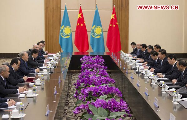 Chinese President Xi Jinping (3rd R) holds talks with visiting Kazakh President Nursultan Nazarbayev (3rd L) in Sanya, South China's Hainan Province, April 6, 2013. Visiting China as Xi's guest, Nazarbayev will also attend the opening ceremony of the annual Boao Forum for Asia on Sunday in Hainan. (Xinhua/Wang Ye)