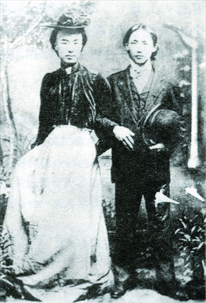 Li (left) in costume playing title role in Lady of the Camellias Photo: Courtesy of CAFA Art Museum 
