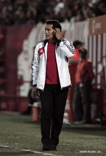  Chivas' head coach Benjamin Galindo reacts during a Liga MX soccer match against Tijuana's Xolos, held in Tijuana, Mexico, on May 3, 2013. (Xinhua/Guillermo Arias)