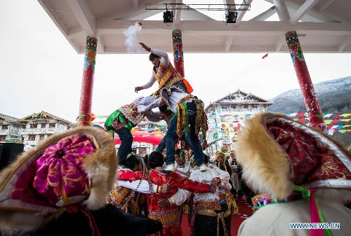 People of the Tibetan ethnic group perform at the Shangjiu Festival in Baoxing County, southwest China's Sichuan Province, Feb. 18, 2013. The residents of Tibetan ethnic group in Baoxing on Monday celebrated the annual Shangjiu Festival, which means the 9th day of Chinese Lunar New Year, to express the respect to the heaven. (Xinhua/Jiang Hongjing)  