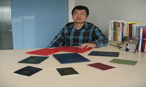 Zhang Wen'ge showing his certificates in various categories. Photo: Courtesy of Zhang Wen'ge 