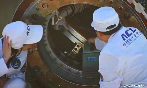 This screen shot taken on June 29, 2012 in the Beijing Aerospace Control Center shows the Chinese astronauts preparing to get out of the re-entry capsule of Shenzhou-9 spacecraft in Siziwang Banner of north China's Inner Mongolia Autonomous Region. The Shenzhou-9 spacecraft landed safely in Inner Mongolia's Siziwang Banner on Friday morning. Photo: Xinhua