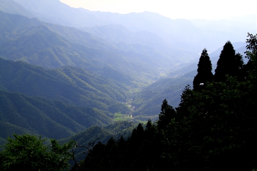 Located in the Luoxiao Mountains, Jinggang Mountain is the 