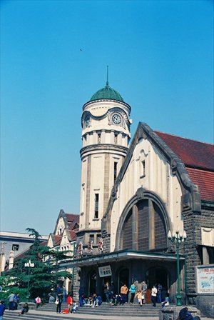 This photo taken in September 1991 shows the old railway station in Jinan, Shandong Province. Photo: Courtesy of Jing Qiang