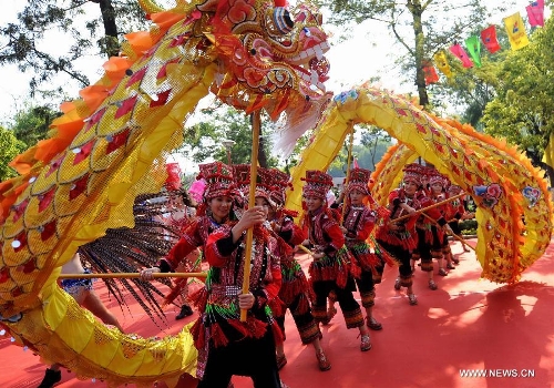 Grils of the Yi ethnic group perform at a carnival during the China Kunming Culture and Tourism Festival in Kunming, capital of southwest China's Yunnan Province, April 29, 2013. (Xinhua/Lin Yiguang)  