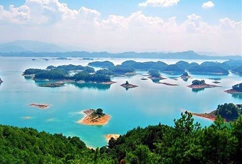 2. Qiandao Lake in Zhejiang Province　　Qiandao Lake in Zhejiang Province (Photo Source: qq.com)